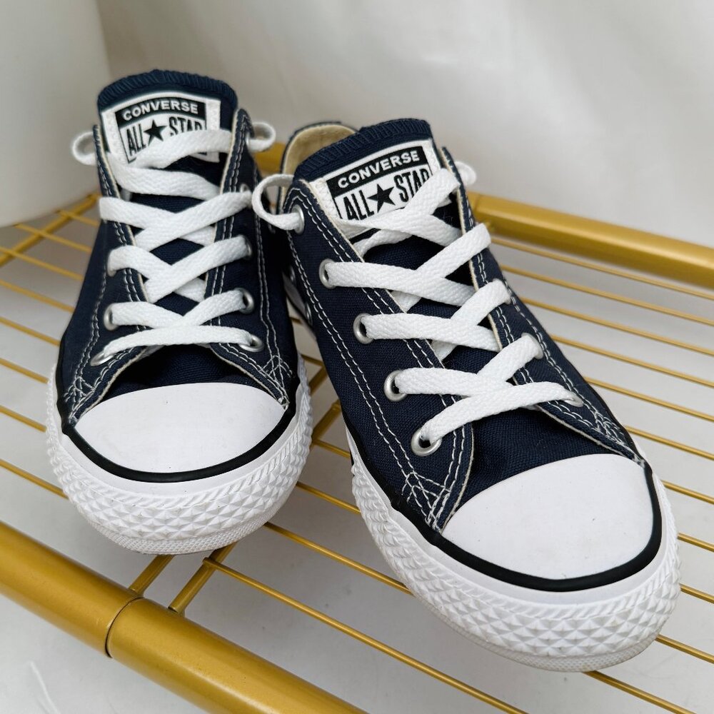 NEW Converse Chuck Taylor All Star Classic Low Top Shoe Kids 2.5Y/Women's 4.5